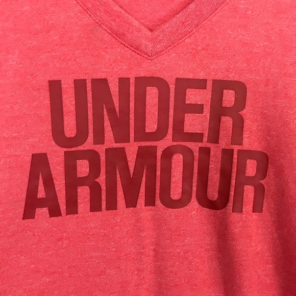 UNDER ARMOUR Medium Pink V-Neck T-Shirt Heat Gear - Picture 2 of 6
